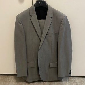 Hugo Boss Men’s Light Gray Suit - 40R
